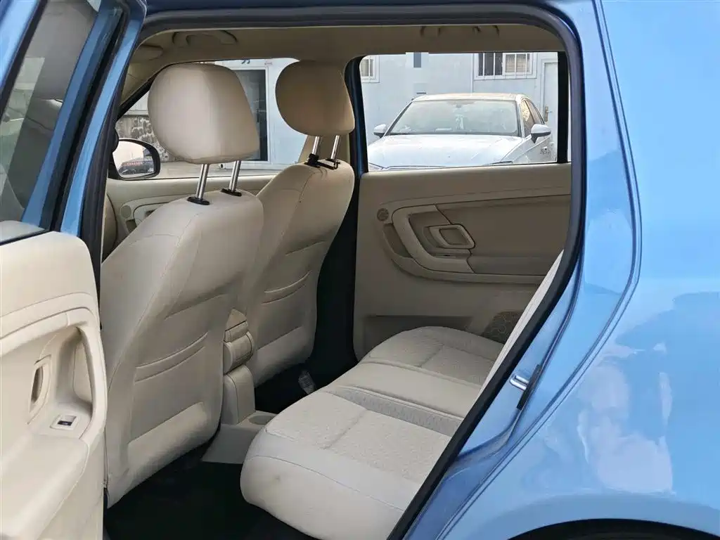 Škoda Fabia 2014 1.4L Automatic Crystal Spirit Edition фото 8