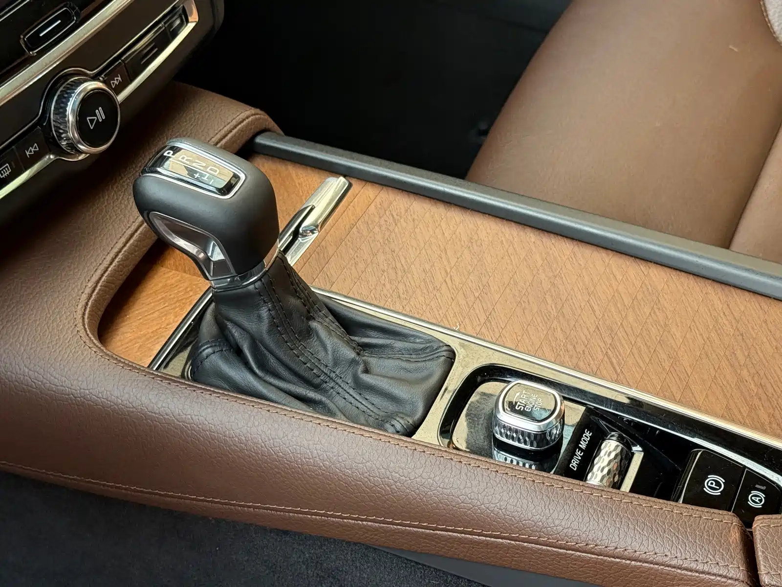 Photo 8 - Volvo S90