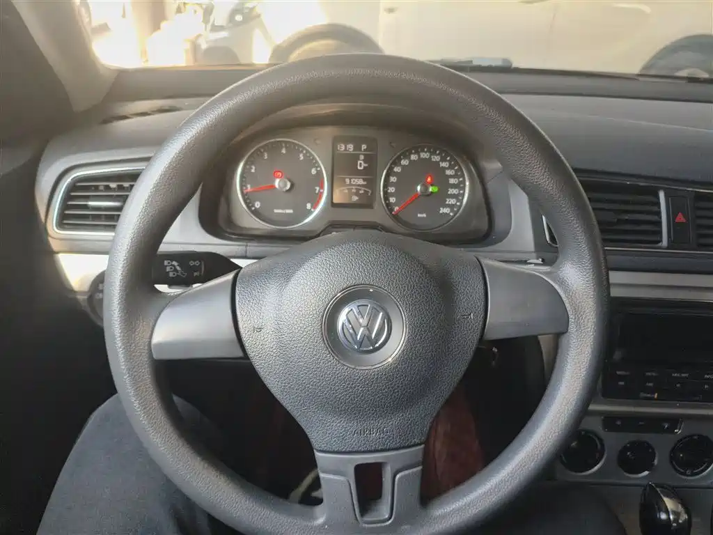 Volkswagen Lavida Tour 2013 1.6L Automatic Comfort фото 11