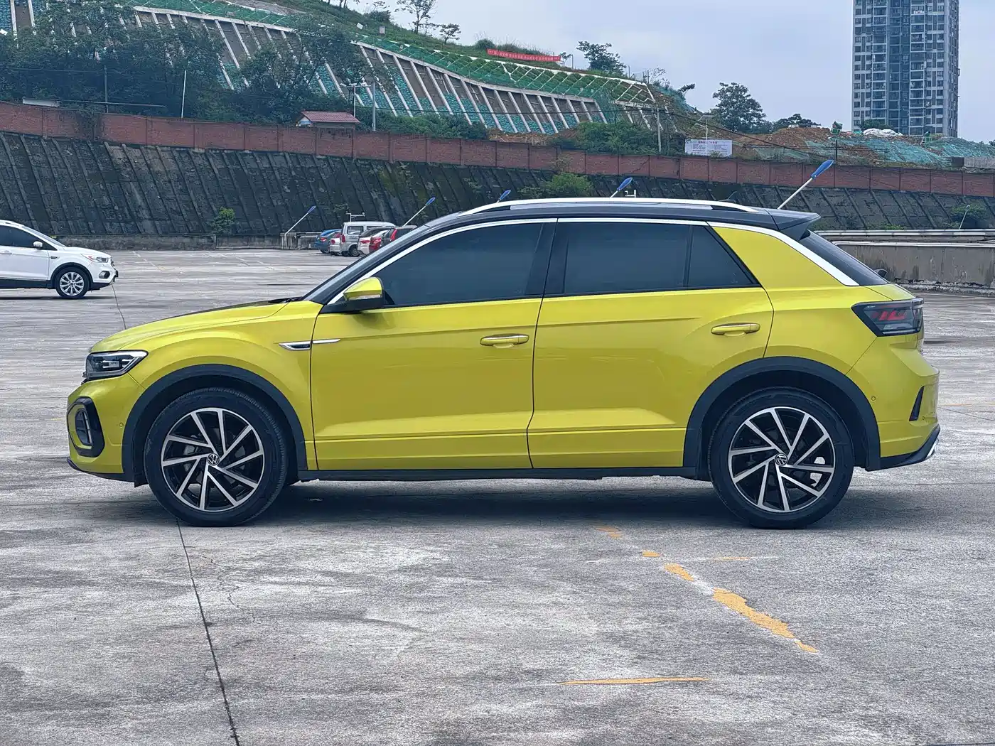 Volkswagen T-ROC 2023 300TSI DSG 2WD Starlight Edition фото 8