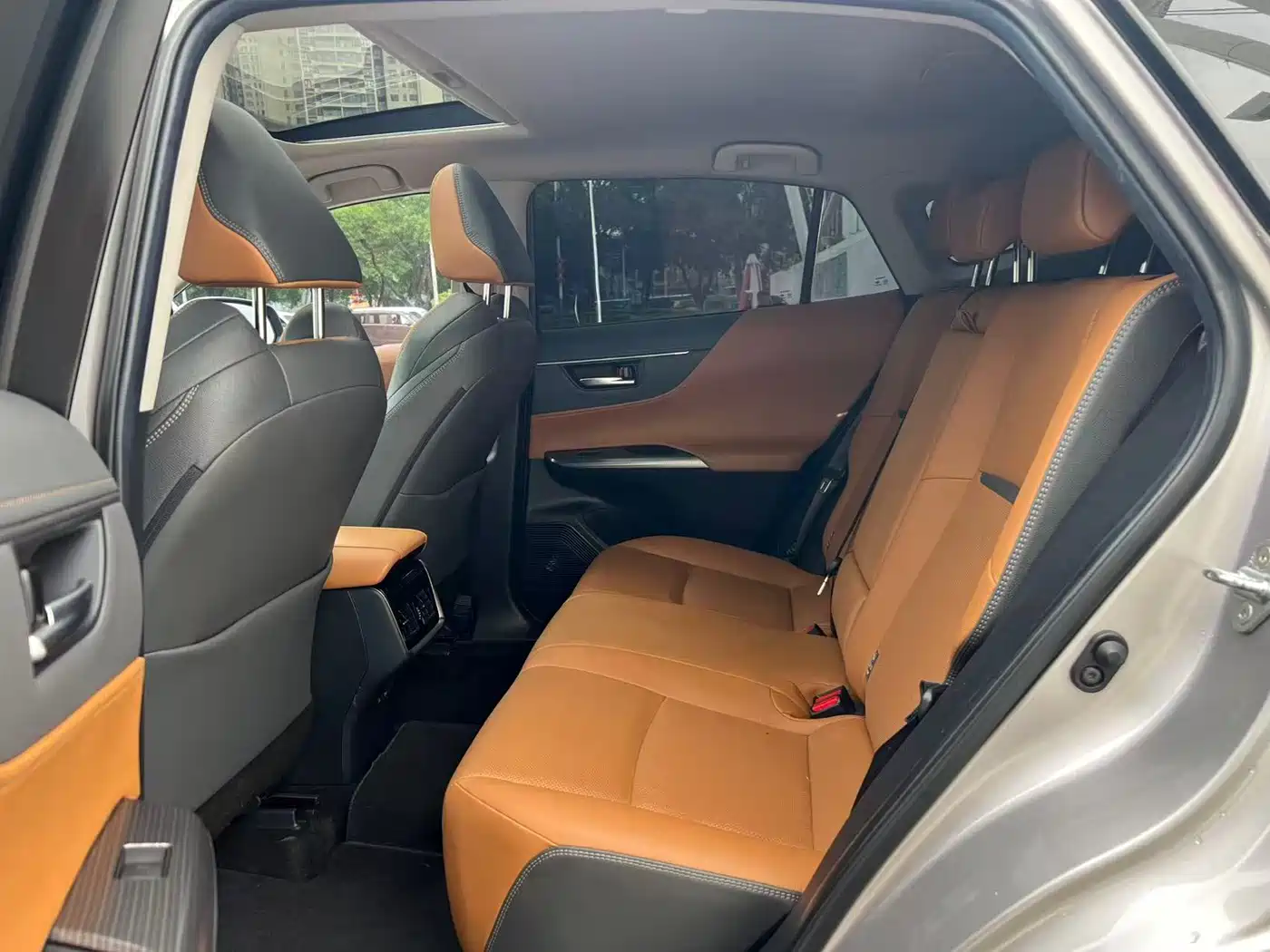 Toyota Venza 2023 2.0L CVT FWD Premium фото 5