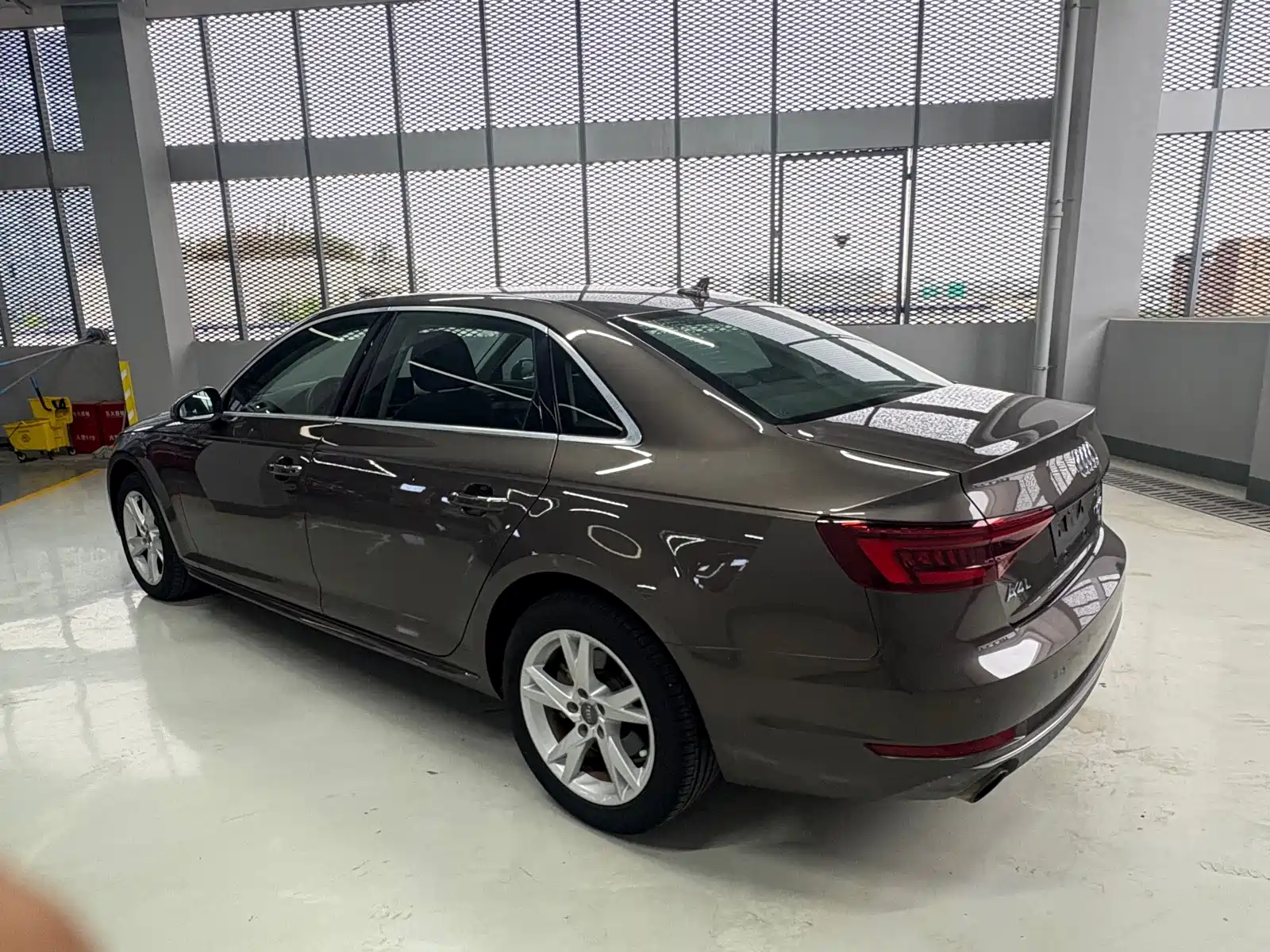 Фото 15 - Audi A4L