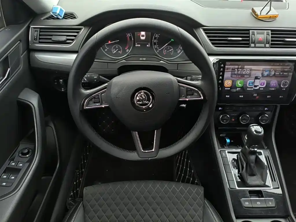 Škoda Superb 2016 TSI280 DSG Pioneer Edition фото 11