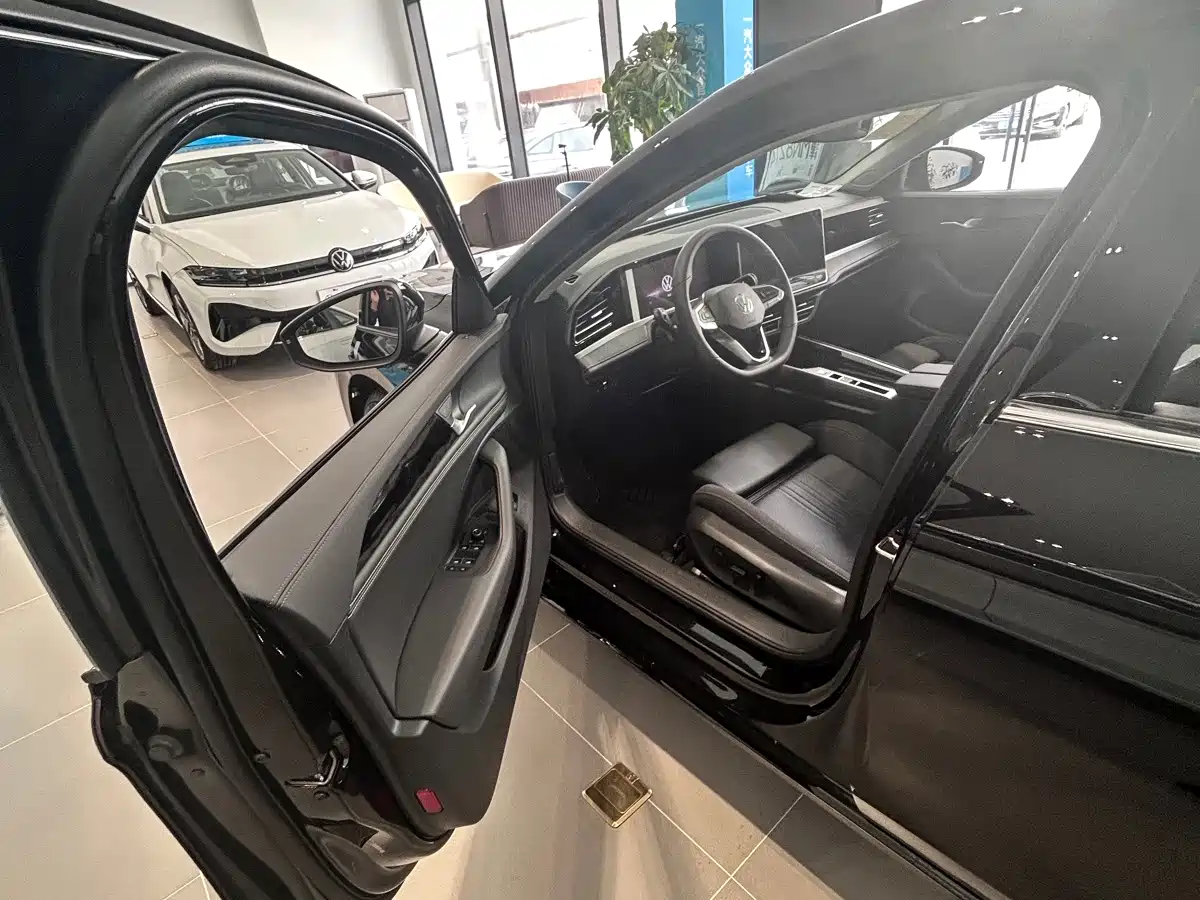 Volkswagen Magotan 2026 2026  300TSI Premium Edition Eye-catcher