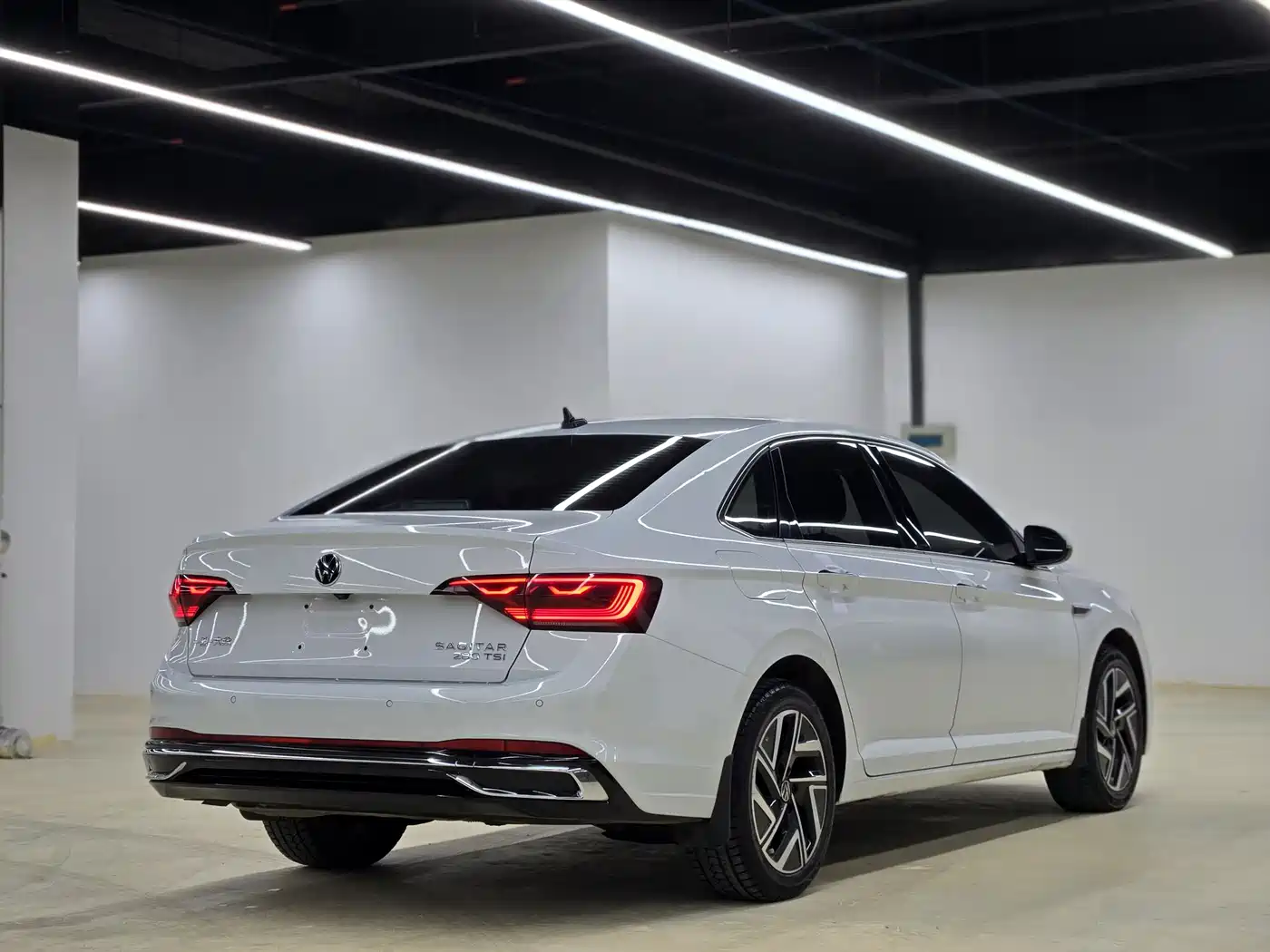VOLKSWAGEN SAGITAR
