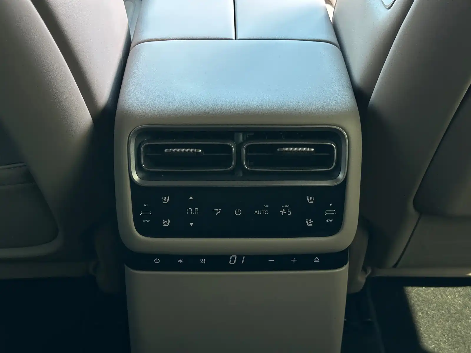 Фото 18 - Li Auto i6