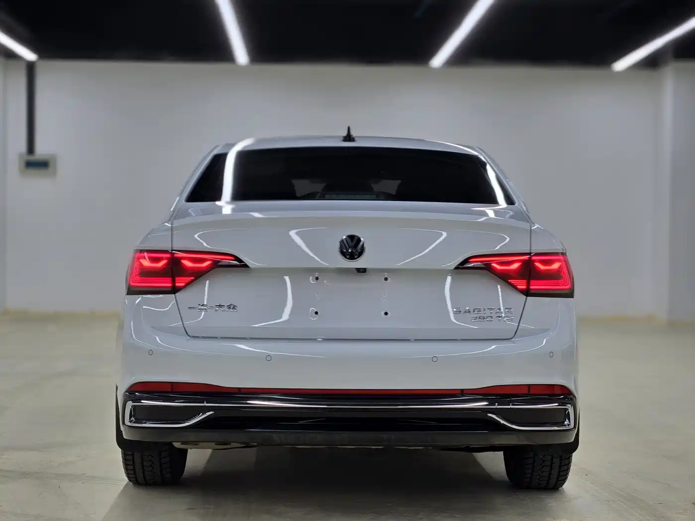 VOLKSWAGEN SAGITAR