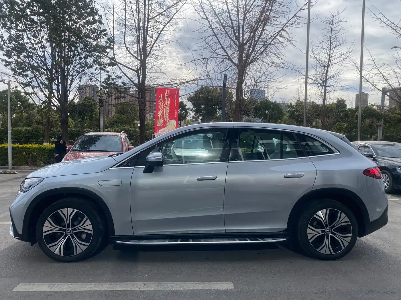 MERCEDES-BENZ EQE SUV