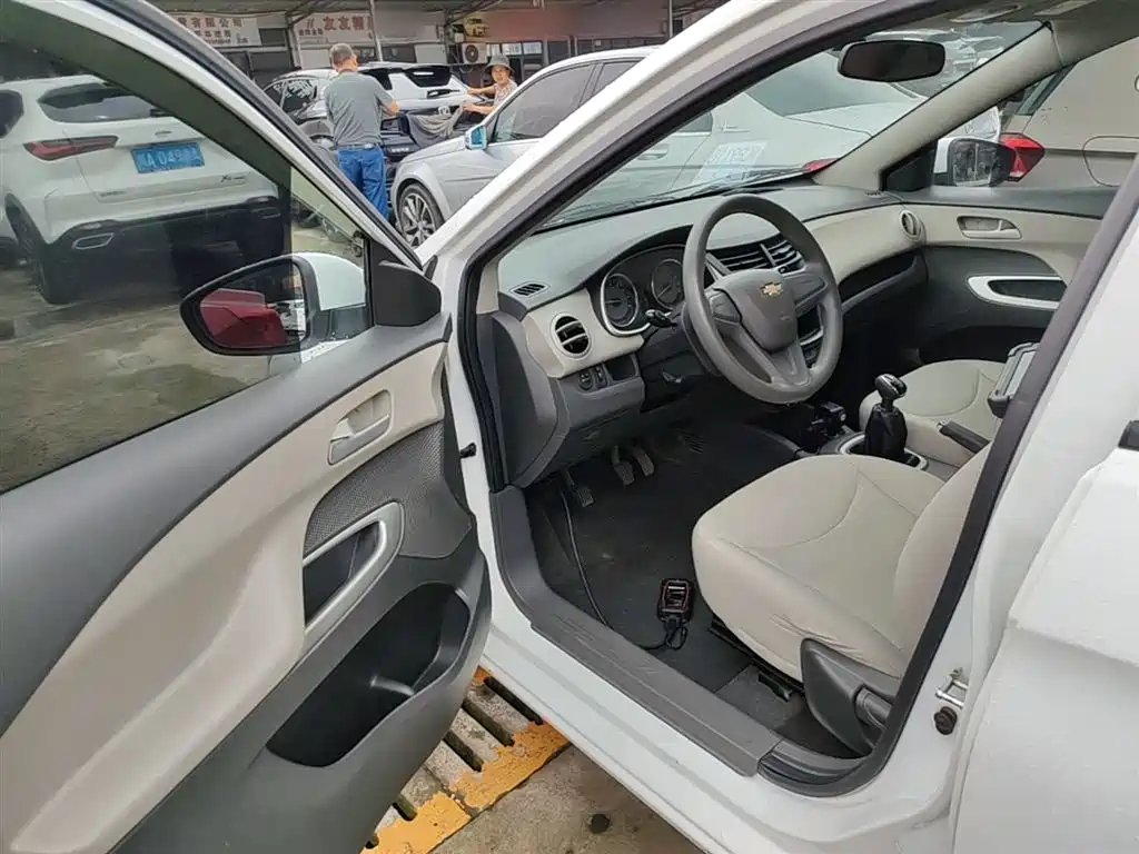 Chevrolet Sail 2015 Sail 3 1.5L Manual Ideal Sunroof Edition фото 16