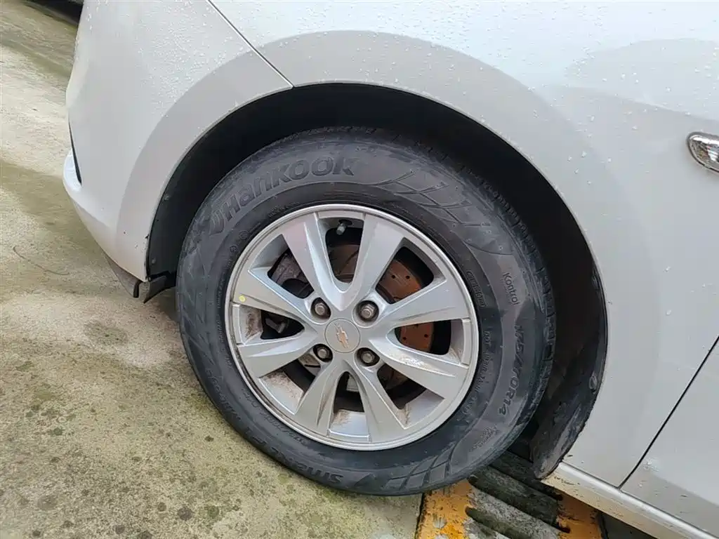 Chevrolet Sail 2015 Sail 3 1.5L Manual Ideal Sunroof Edition фото 23