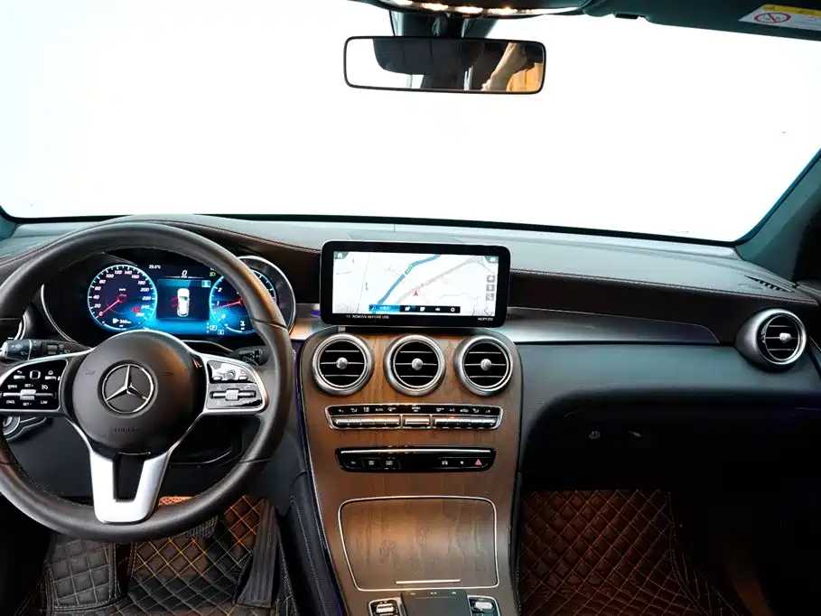 MERCEDES-BENZ GLC