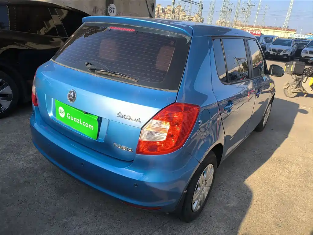 Škoda Fabia 2014 1.4L Automatic Crystal Edition фото 23