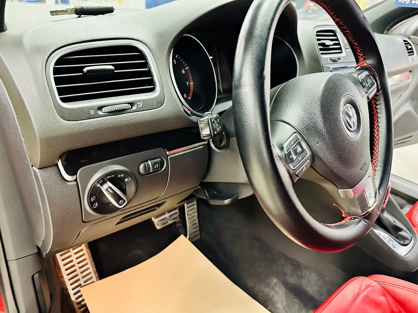 Volkswagen Golf (Import) 2012 1.4TSI Luxury Convertible Edition фото 20