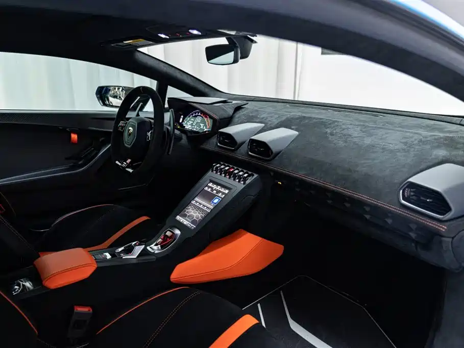 LAMBORGHINI HURACÁN