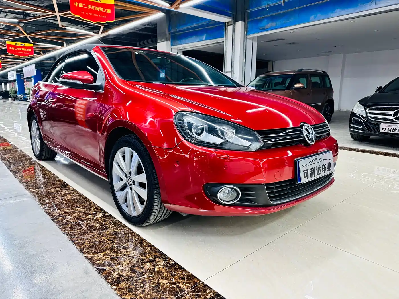 Volkswagen Golf (Import) 2012 1.4TSI Luxury Convertible Edition фото 35
