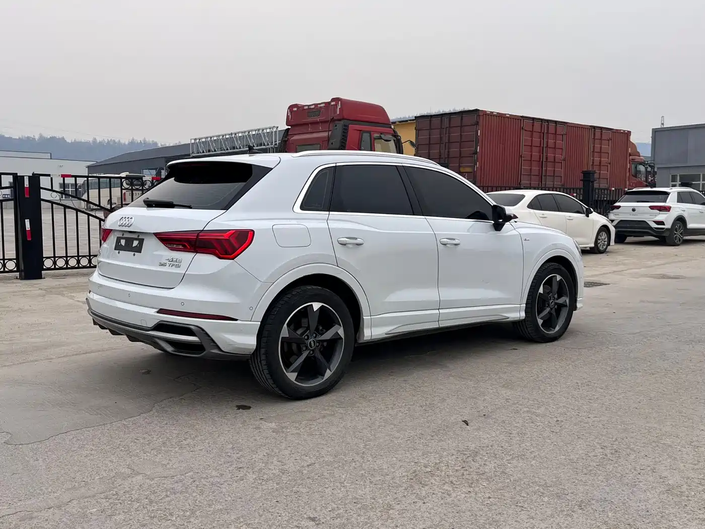 AUDI Q3