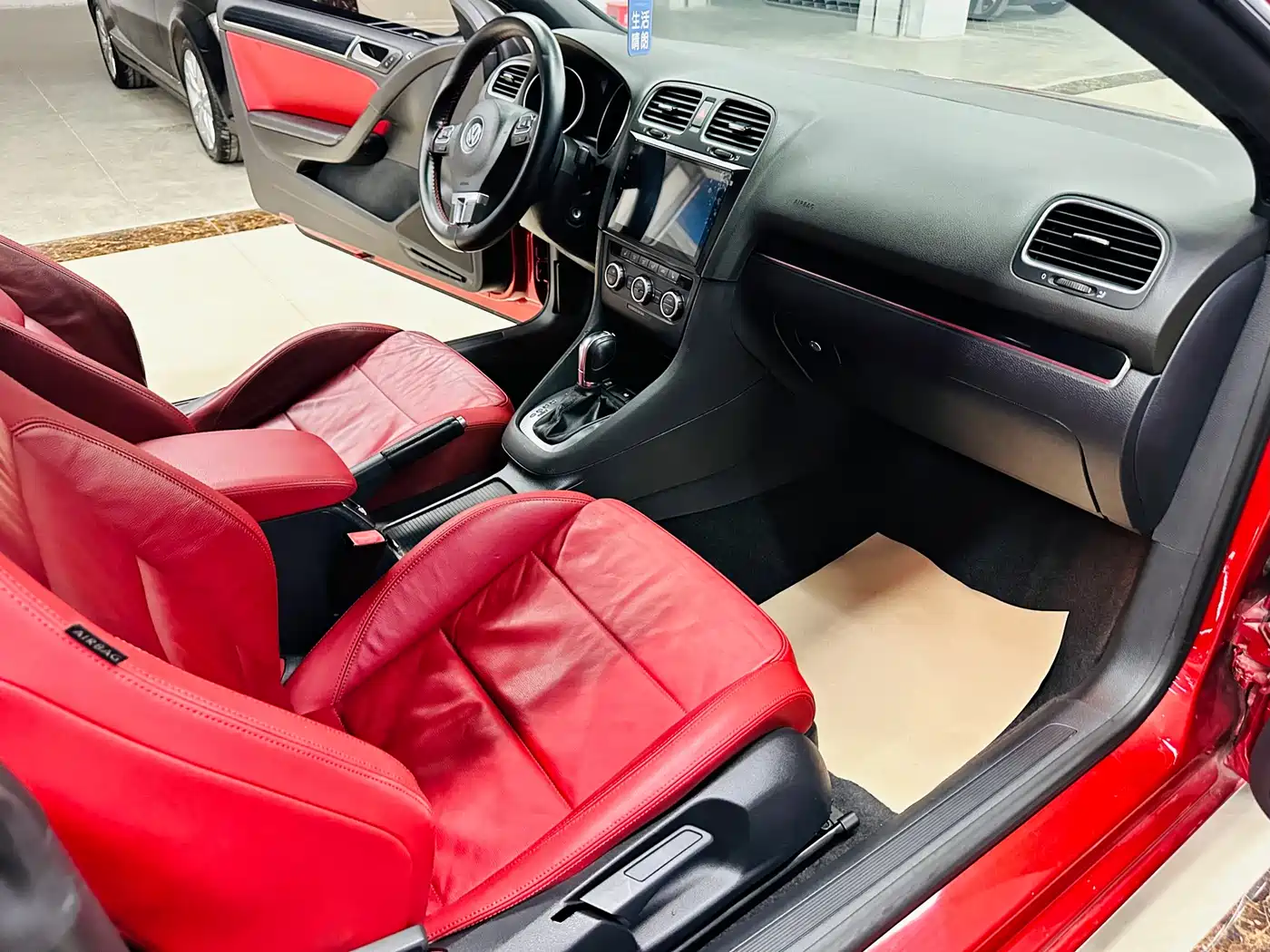 Volkswagen Golf (Import) 2012 1.4TSI Luxury Convertible Edition фото 28