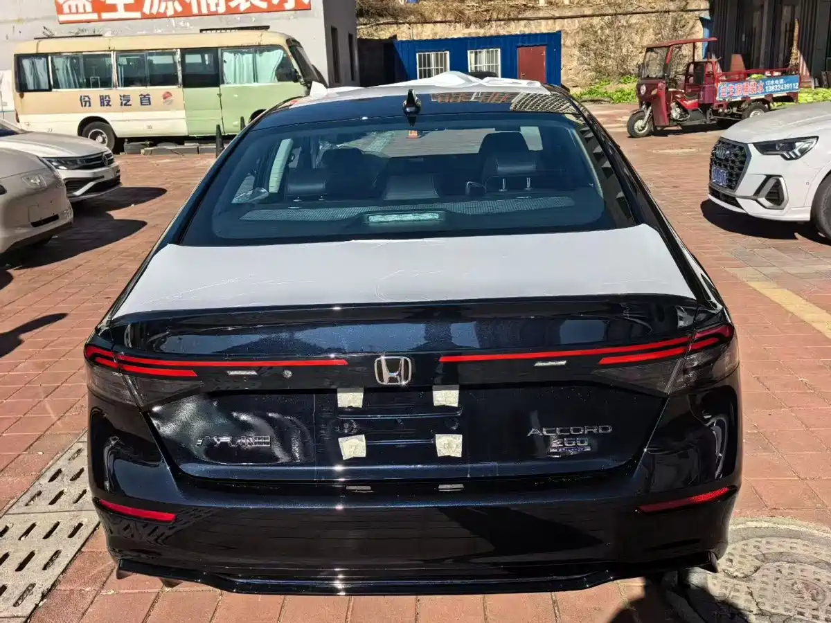 Фото 8 - Honda Accord