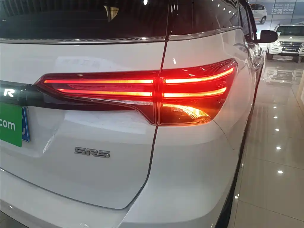 Toyota Fortuner 2016 2.7L Middle East Edition фото 8