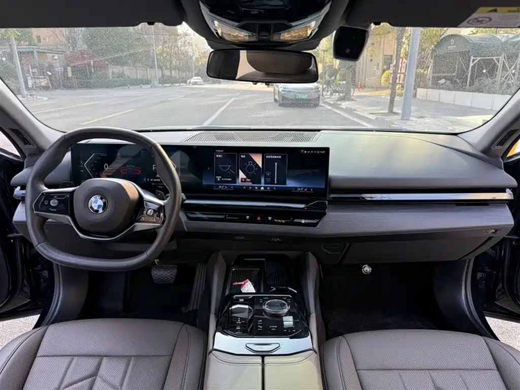 BMW 5 Series 2024 525Li Luxury Package фото 13