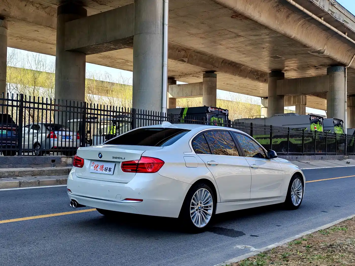 BMW 3 SERIES