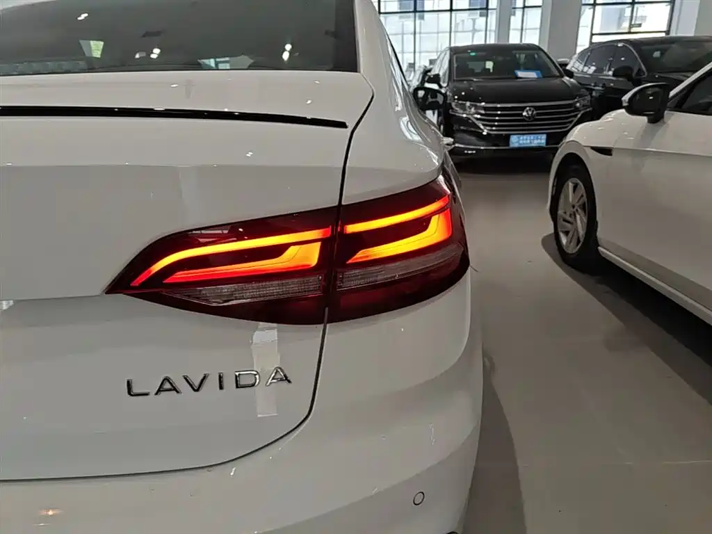 Volkswagen Lavida 2024 Model 300TSI DSG Starlight Leading Edition фото 8