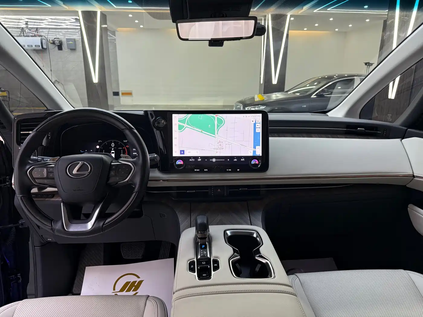 Lexus LM 2023 350h 7-Seater Elegance Edition фото 9