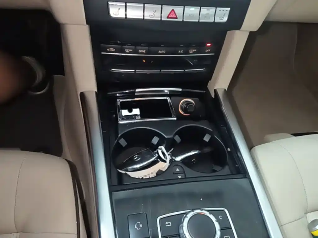 Photo 14 - Mercedes-Benz E-Class