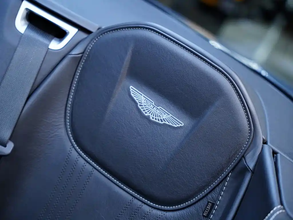 Фото 26 - Aston Martin DB11