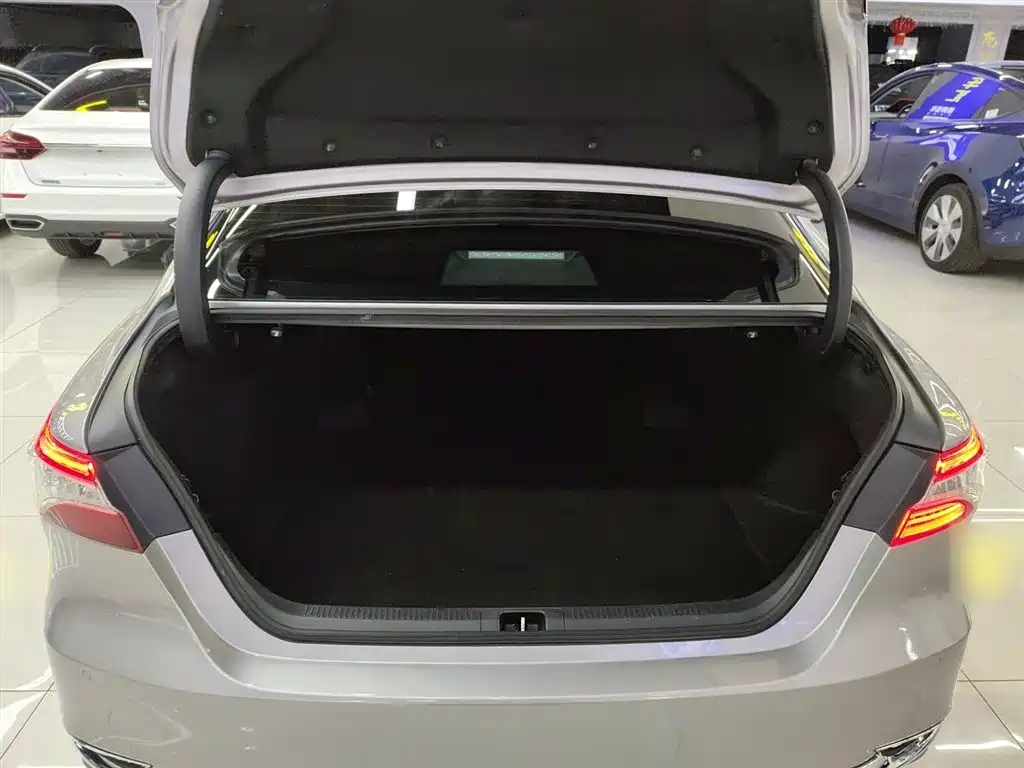 Toyota Camry 2023 2.0G Luxury Edition фото 19