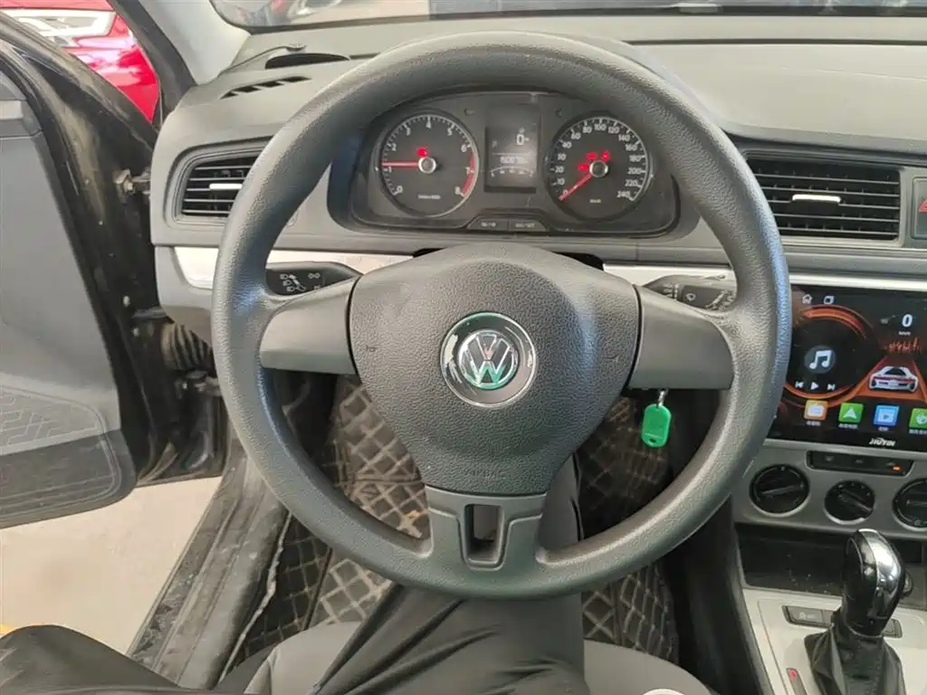 Volkswagen Lavida Tour 2013 1.6L Automatic Trend Style фото 11