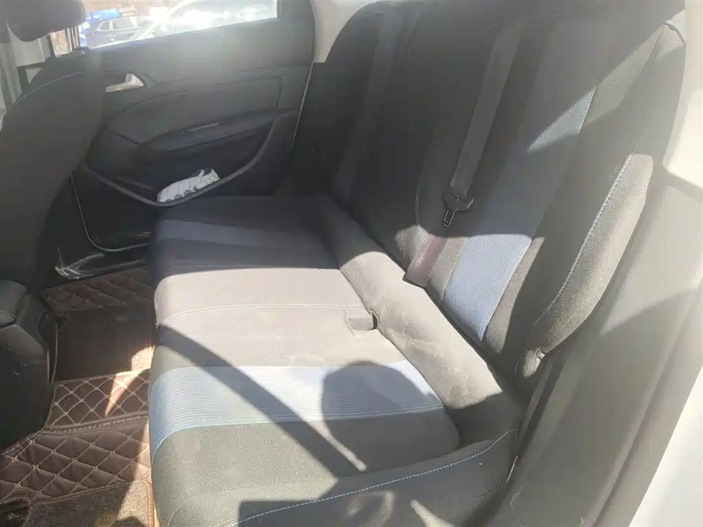 Peugeot 308 2018 1.6L Auto Luxury Edition фото 15