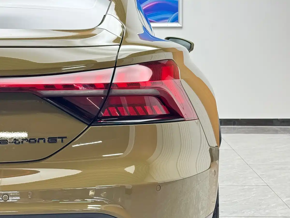 Audi e-tron GT 2024 2023 Base Model