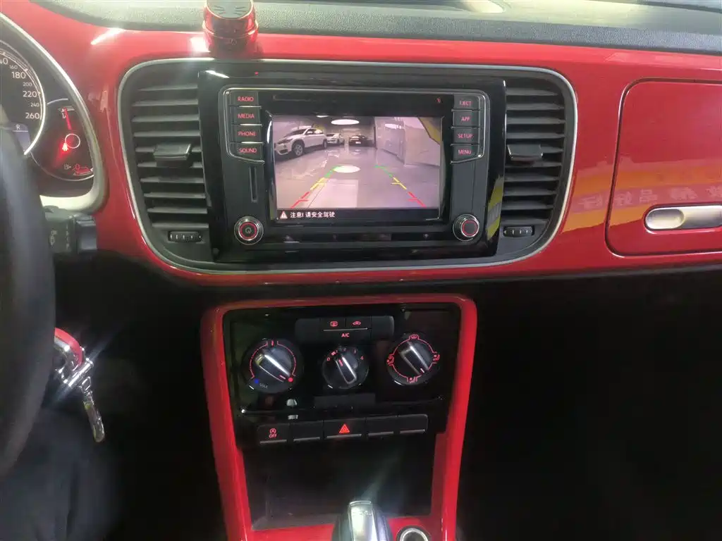 Volkswagen Beetle 2018 180TSI Easy Joy Edition фото 13