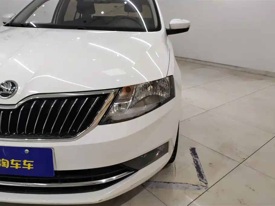 Škoda Rapid 2018 1.6L Manual Comfort Edition фото 5