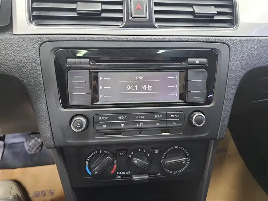 Škoda Rapid 2018 1.6L Manual Comfort Edition фото 13