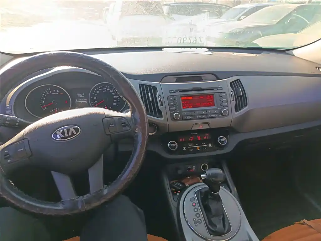Kia Sportage 2015 2.0L Automatic 2WD DLX фото 10