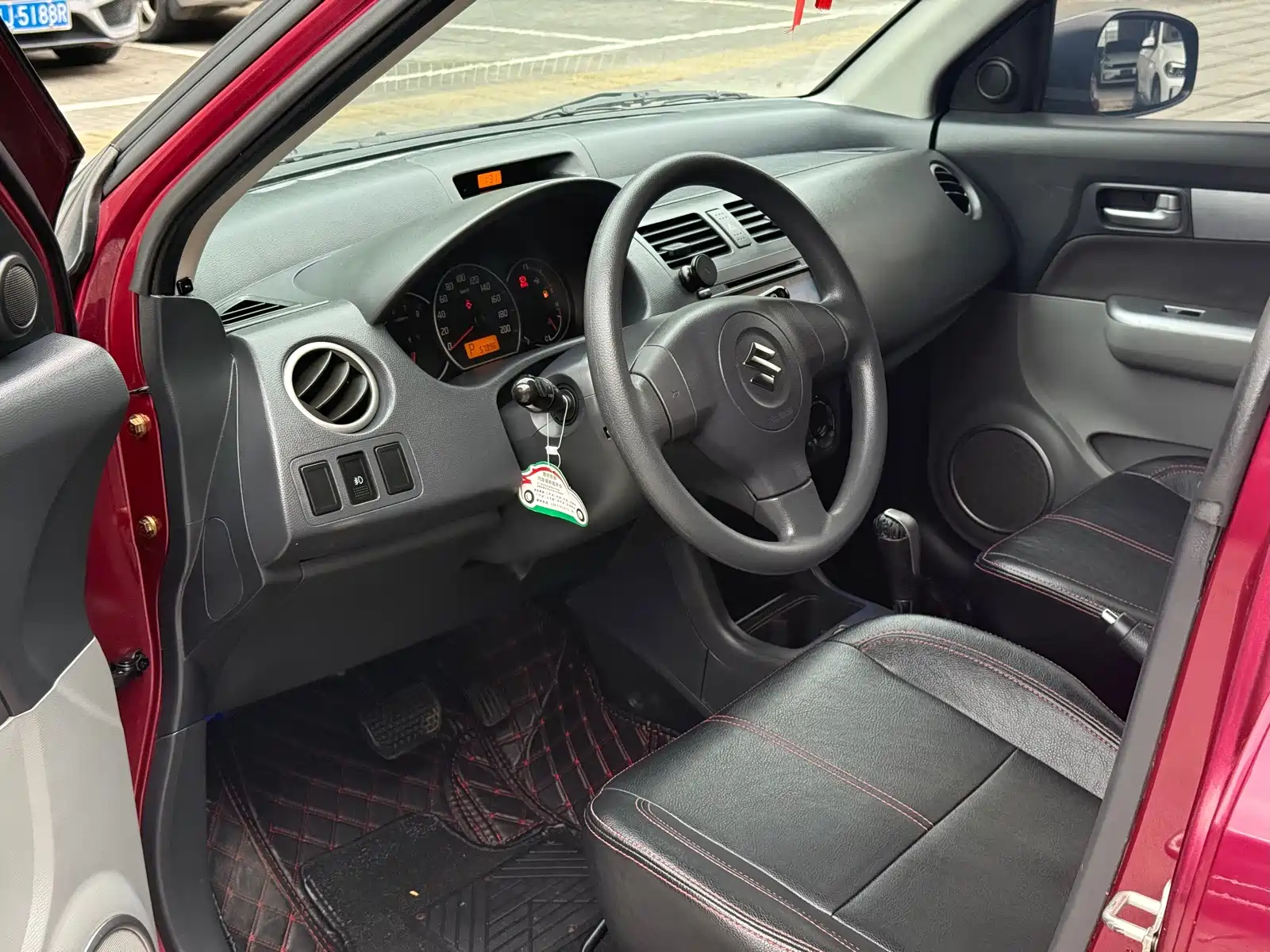 Фото 3 - Suzuki Swift