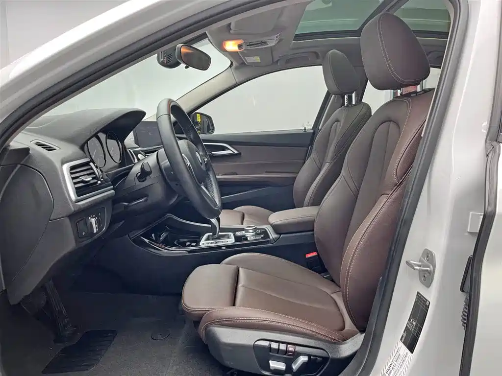 BMW 1 Series 2021 120i M Sport Shadow Edition фото 14