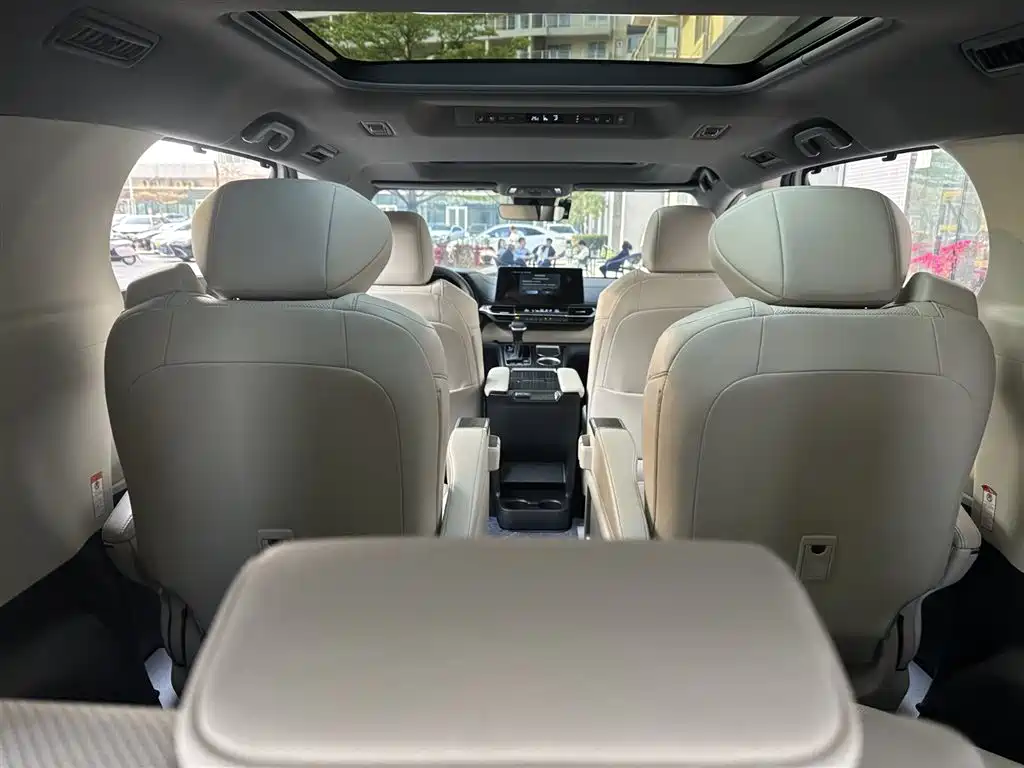 Toyota Granvia 2024 2.5L Hybrid Supreme ULTRA фото 26