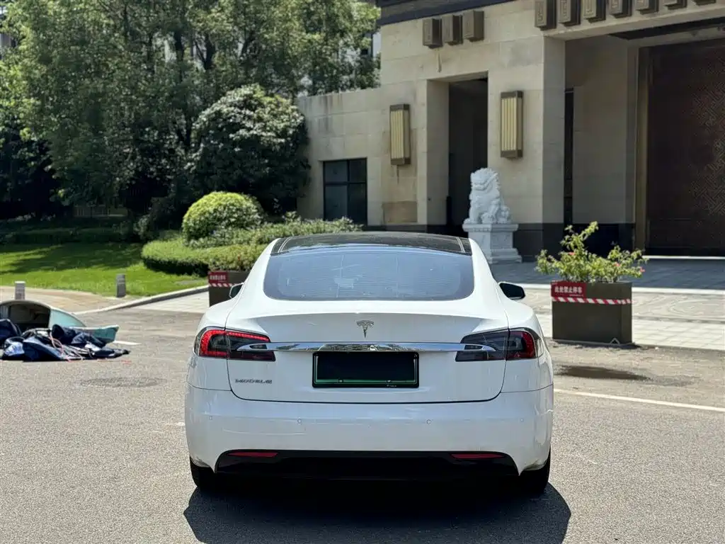 Photo 16 - Tesla Model S