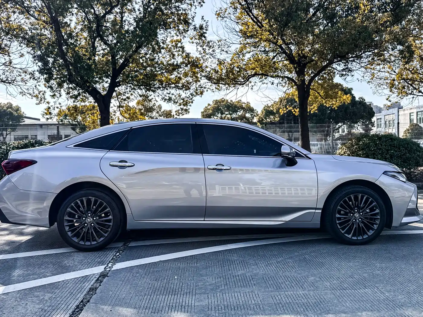 Toyota Avalon 2022 2.0L XLE Premium фото 4