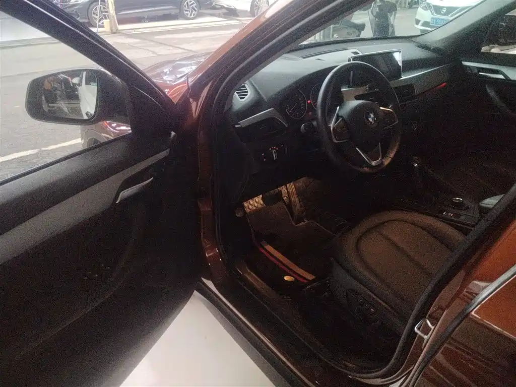 BMW X1 2016 sDrive18Li Premium Model фото 15