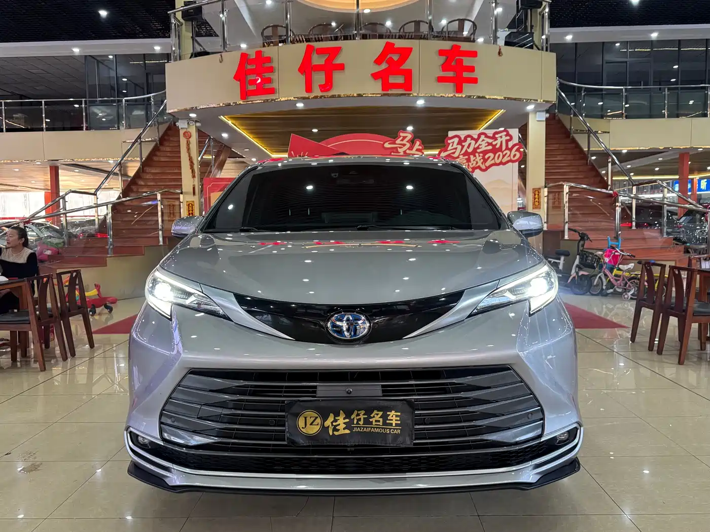 Toyota Sienna 2021 2.5L Hybrid Premium Edition фото 2