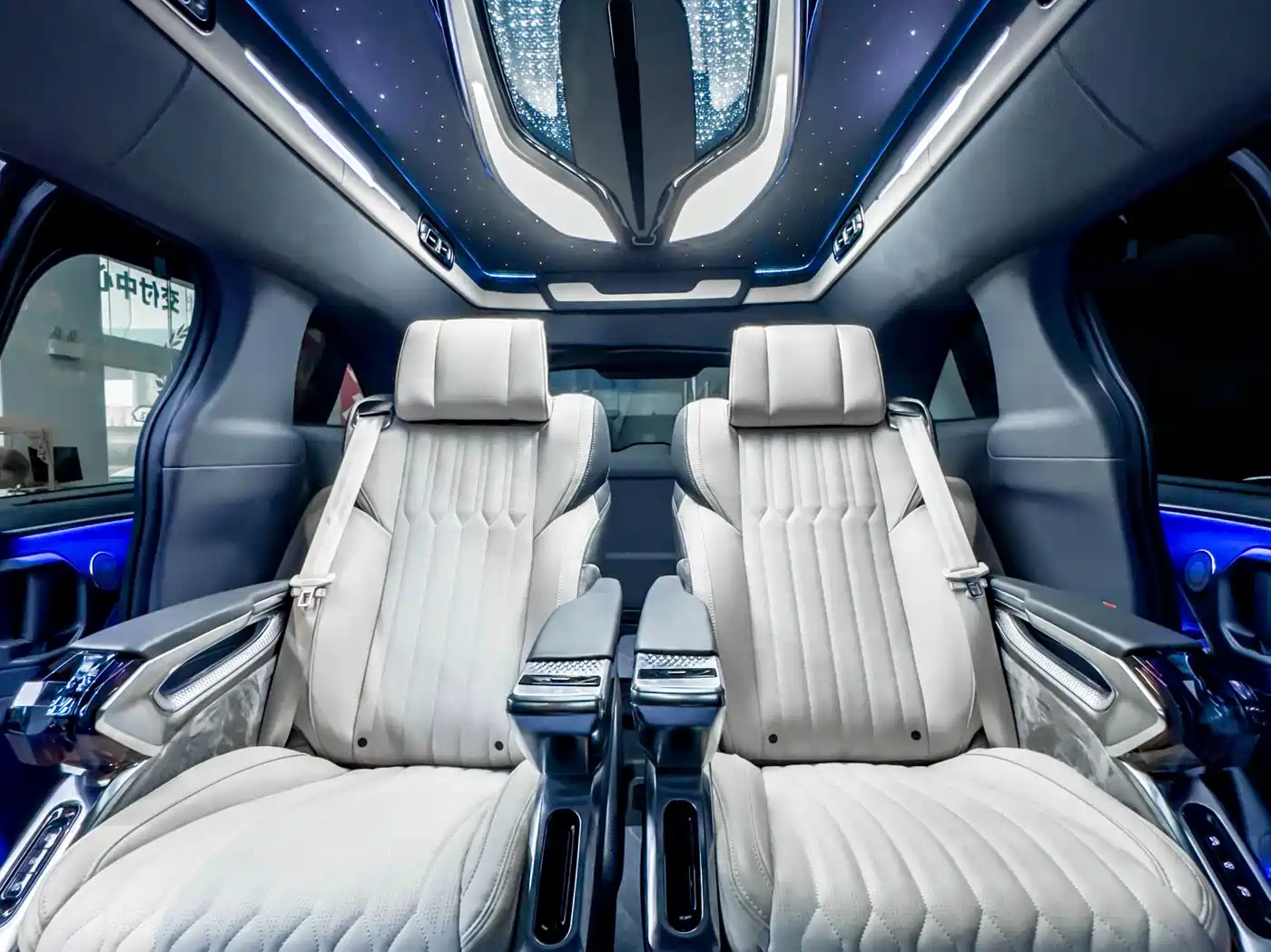 Toyota Granvia 2024 2.5L Hybrid Comfort фото 14