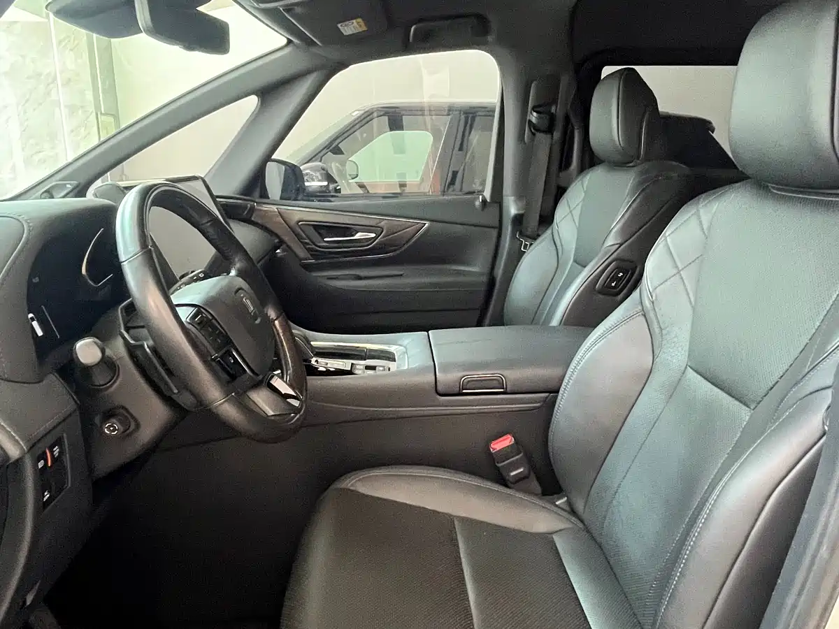 Toyota Vellfire 2024 Crown Hybrid 2.5L Executive Premium Edition фото 5