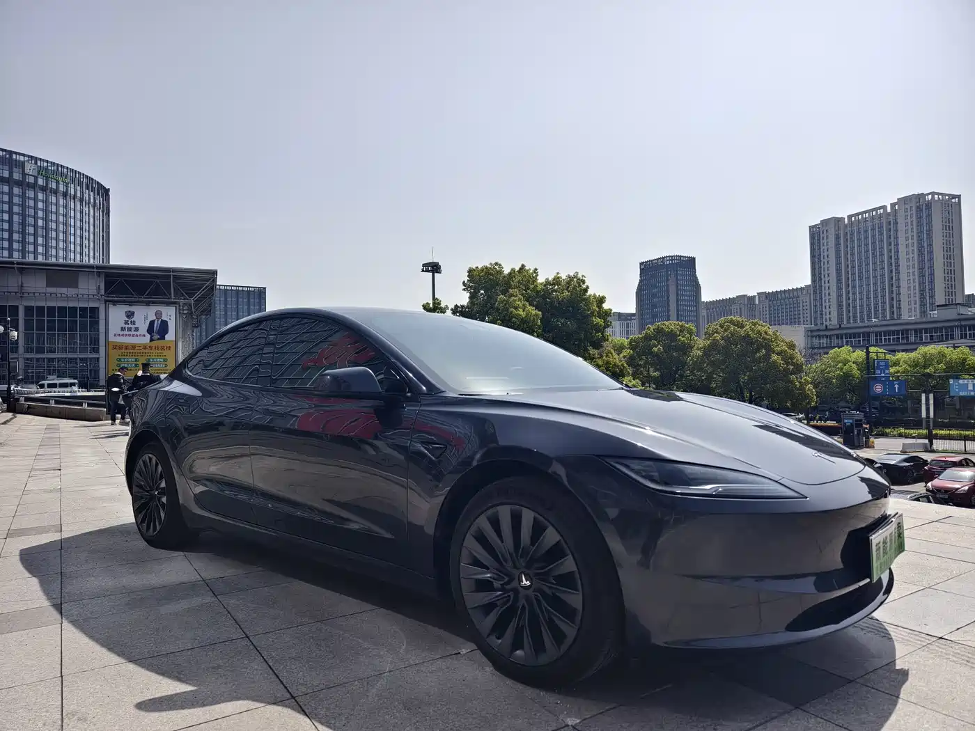 TESLA MODEL 3