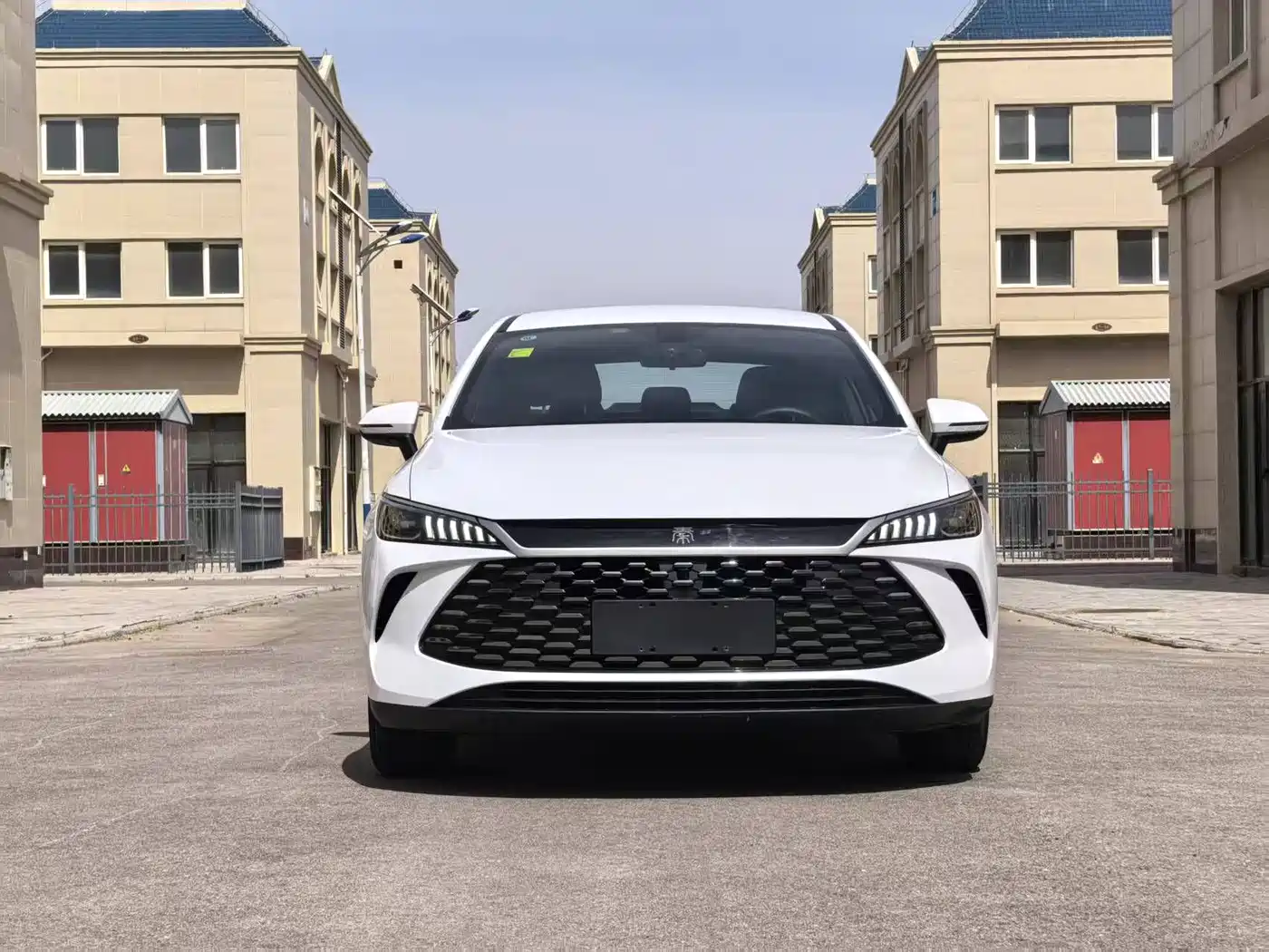 BYD Qin PLUS 2025 DM-i Smart Drive 55KM Leader фото 2