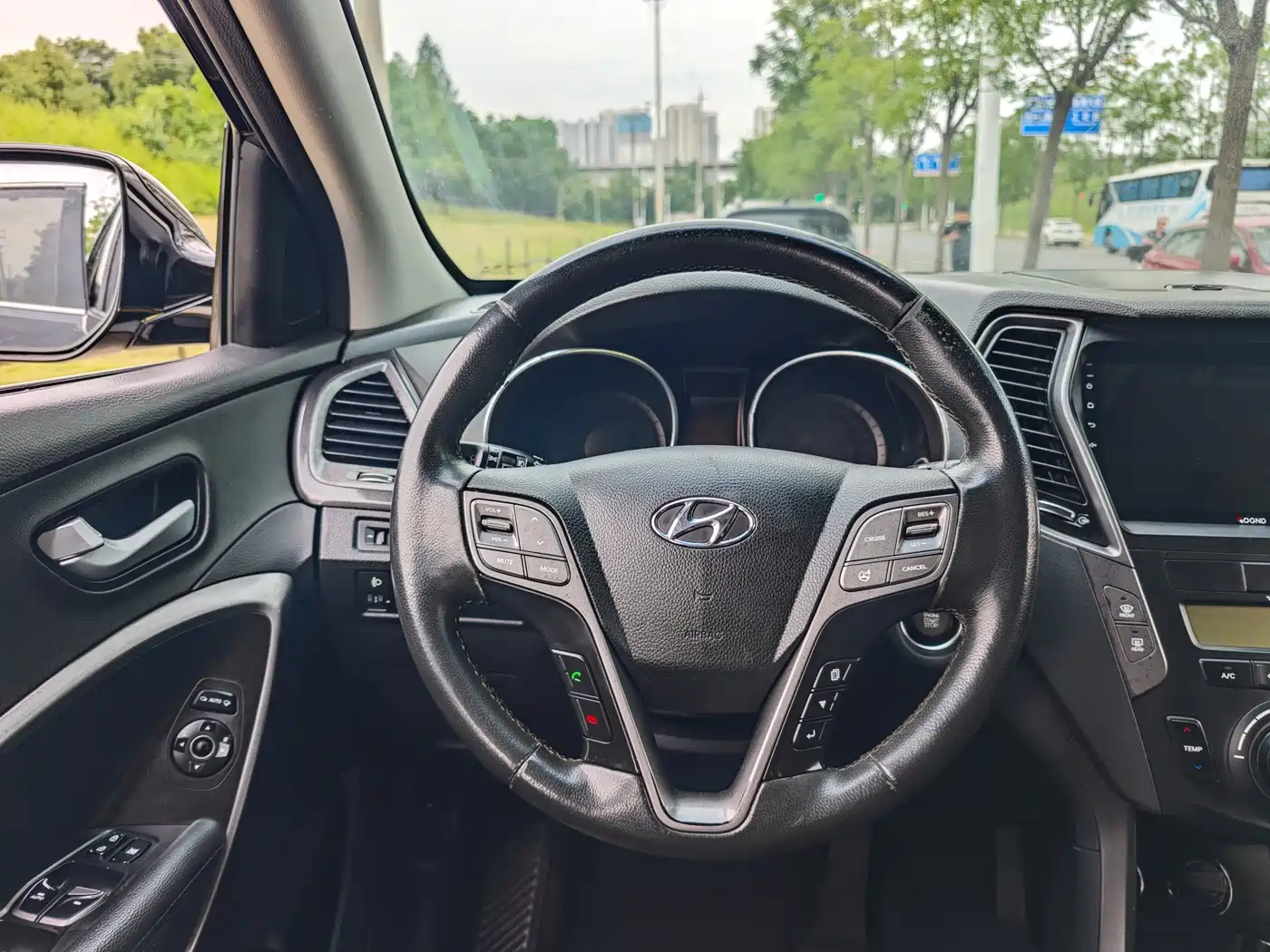 Hyundai Santa Fe 2013 2013 Model 2.4L Automatic 2WD Smart