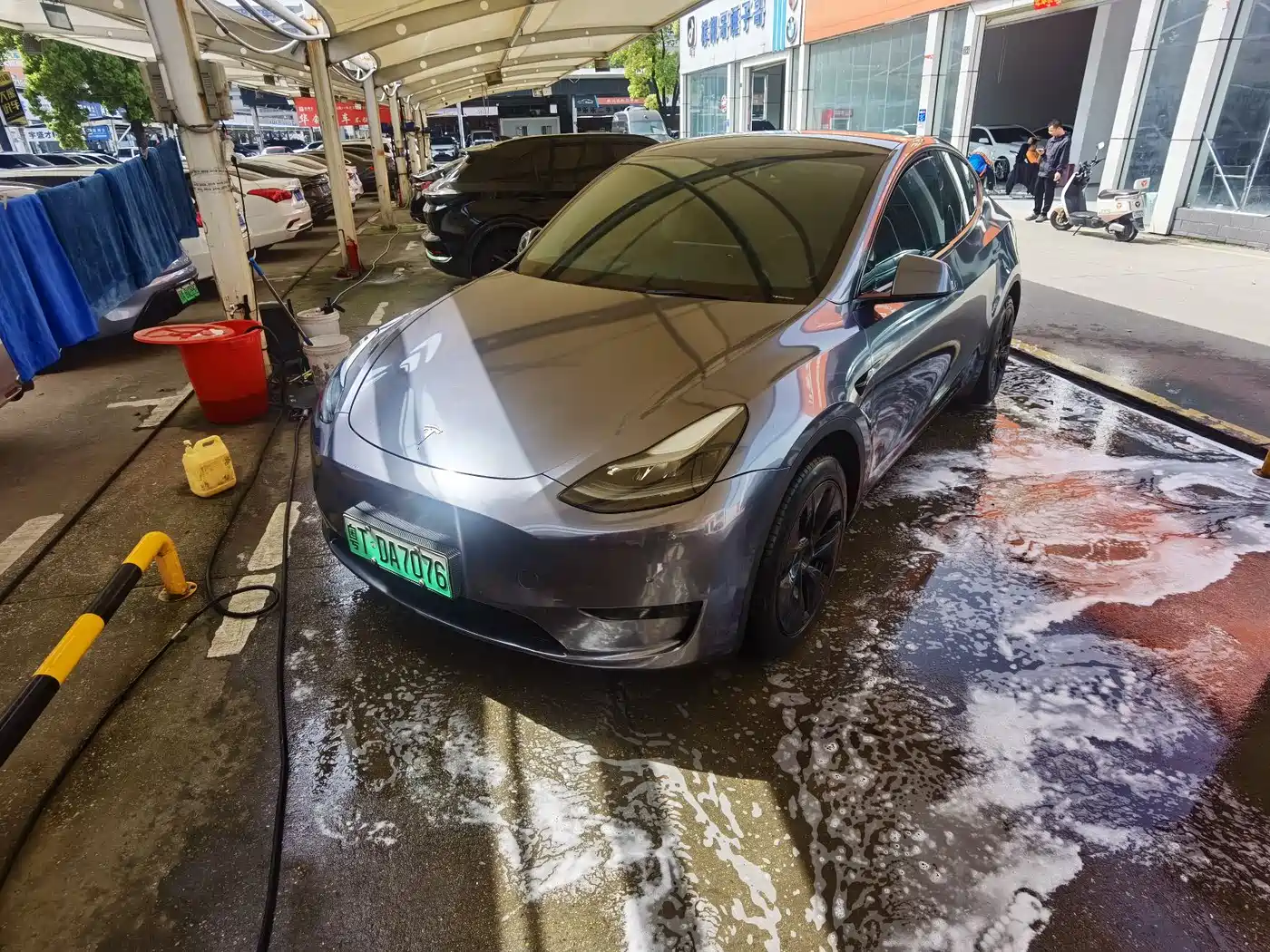 TESLA MODEL Y